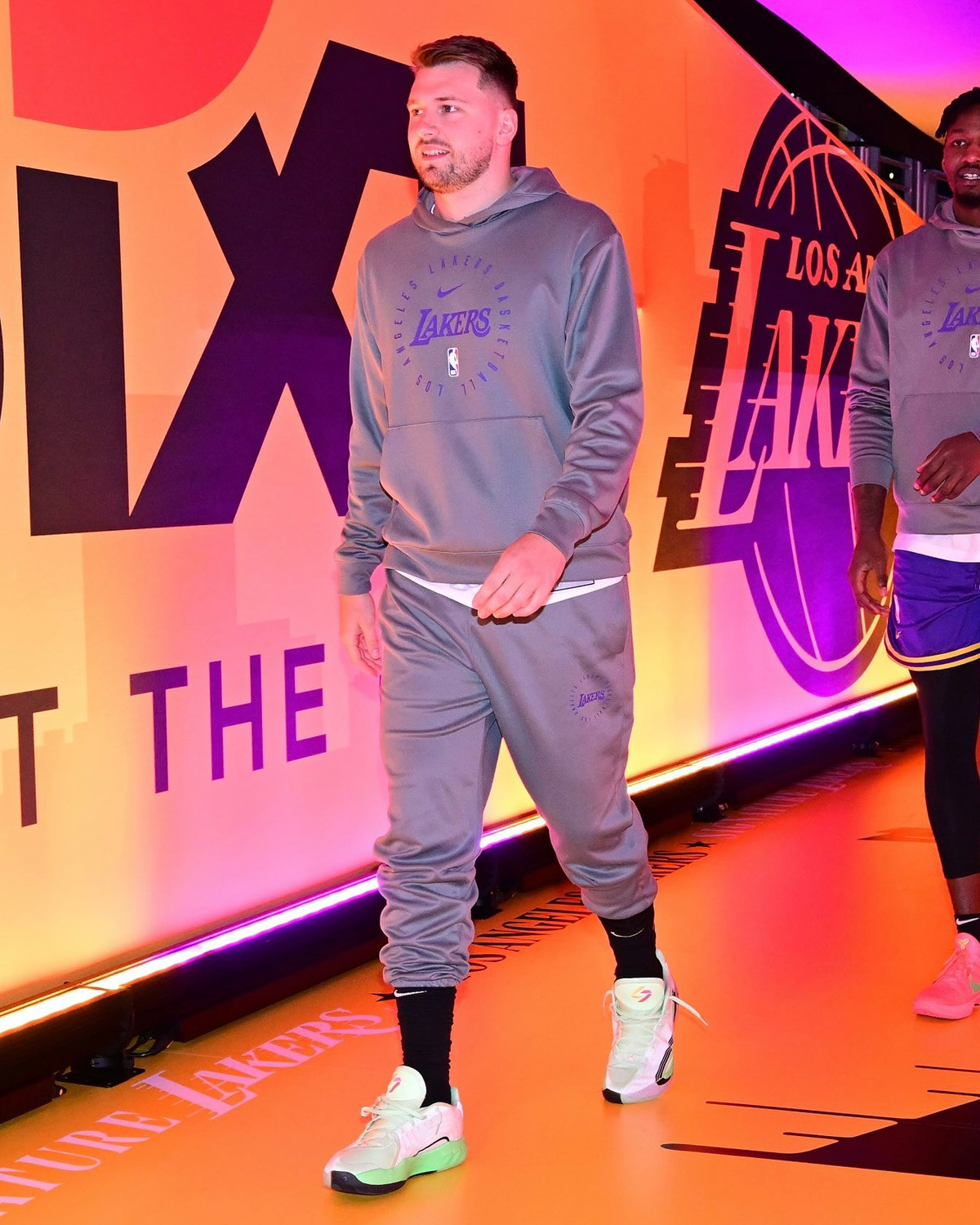 浓眉哥迎来七赛季高光表现，TES球迷沸腾！