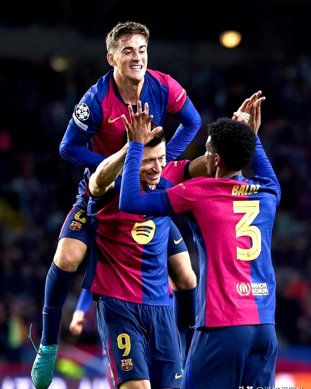 莱万多夫斯基连续十五场比赛得分超过险胜，勇士不断突破！